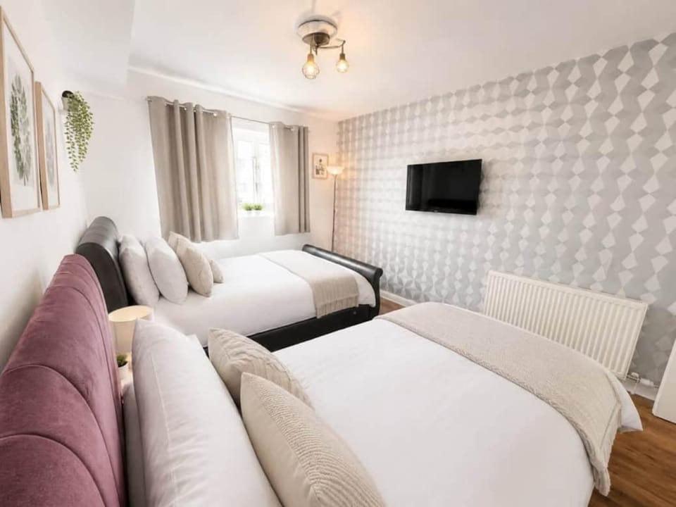 2BR Sleeps 4 Apartment in Glasgow