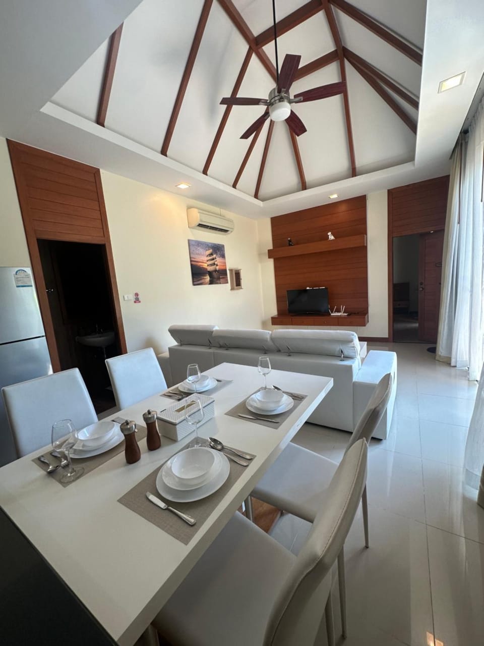 TV and multimedia, Kitchen or kitchenette, Seating area, Dining area