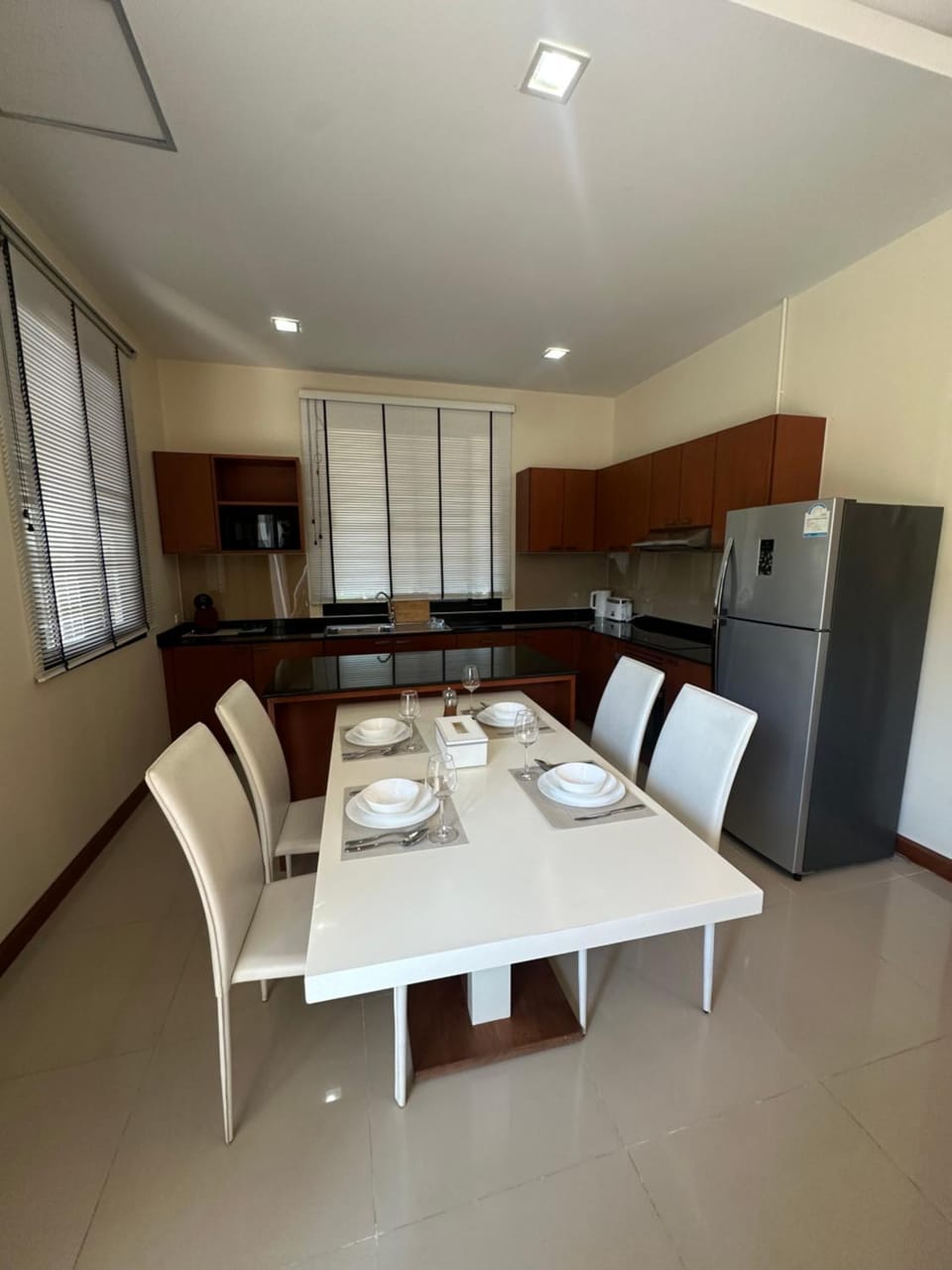 Kitchen or kitchenette, Dining area, oven, stove