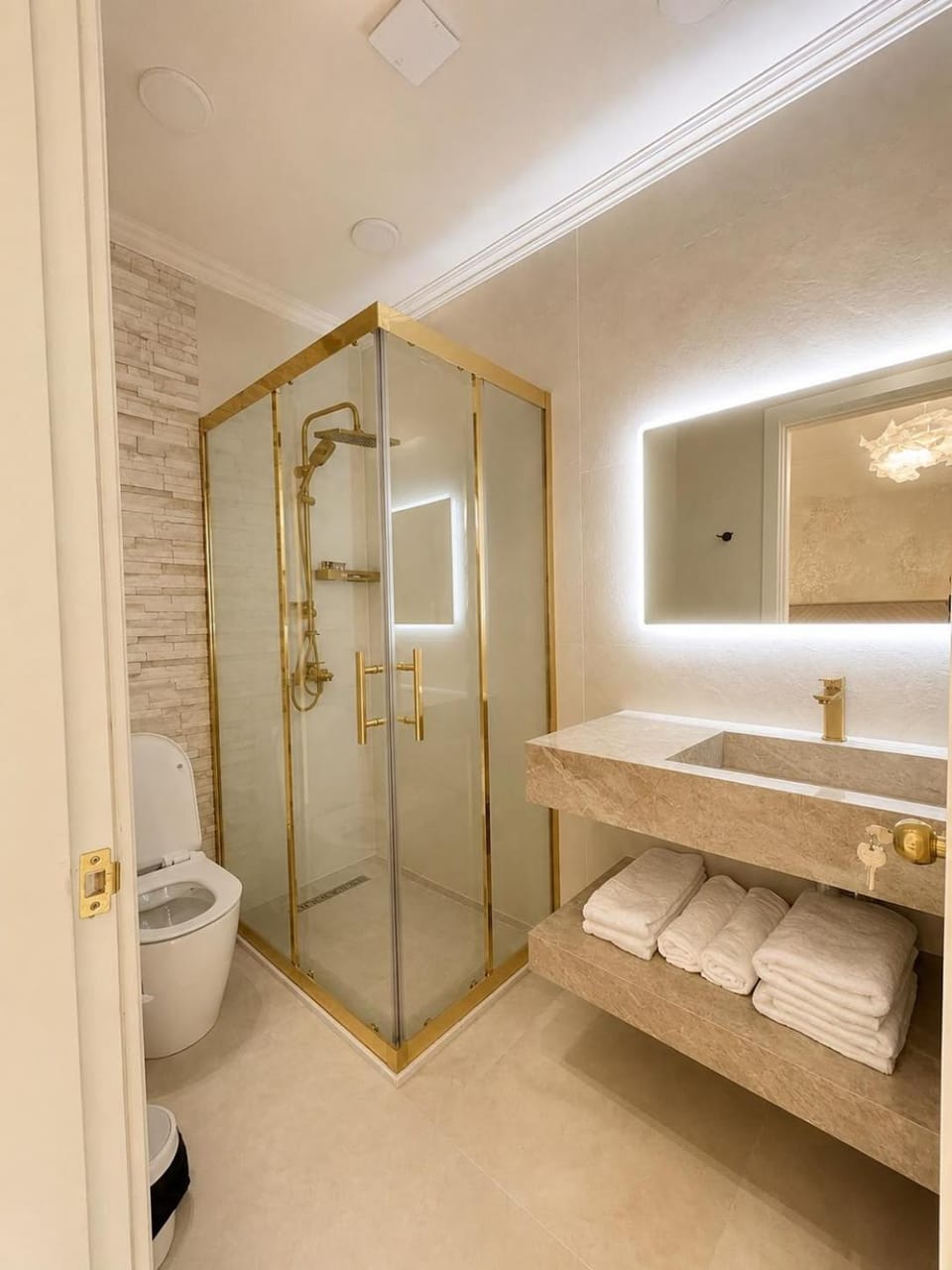 Shower, Toilet, Bathroom, towels