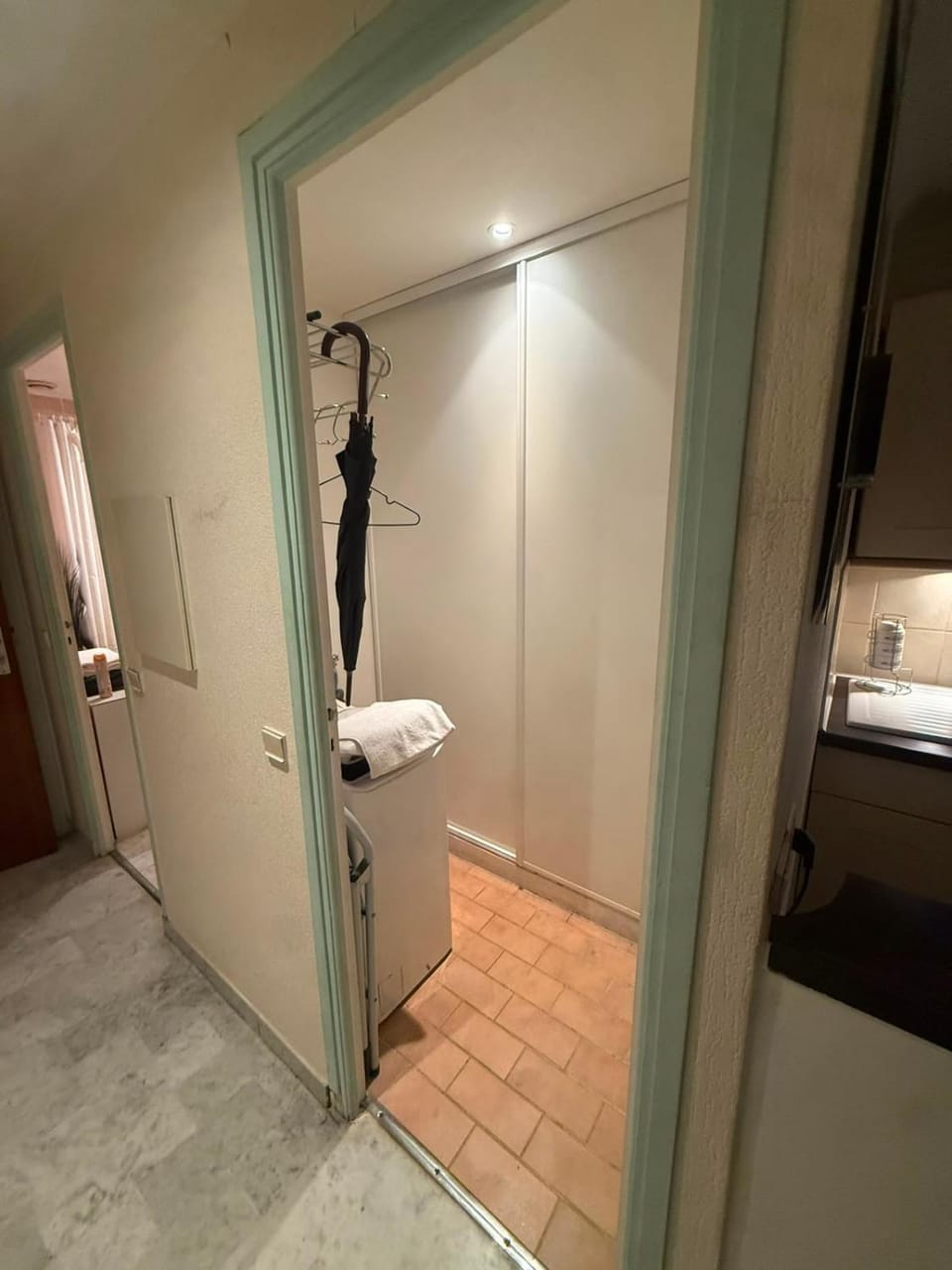 Grand studio climatisé avec place privative Apartment in Cannes