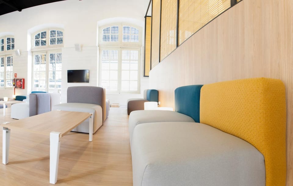 Communal lounge/ TV room