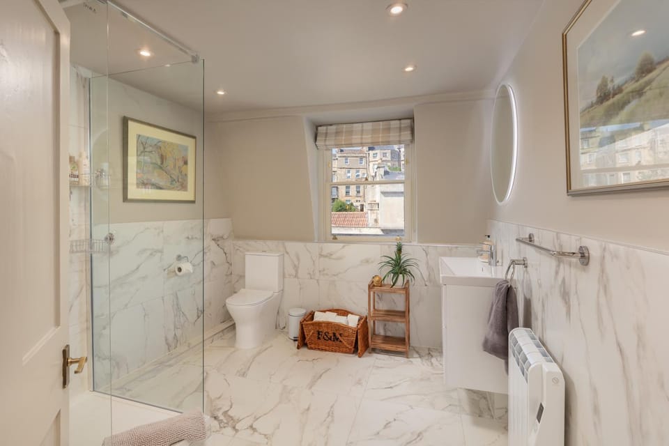 Shower, Toilet, Bathroom, towels
