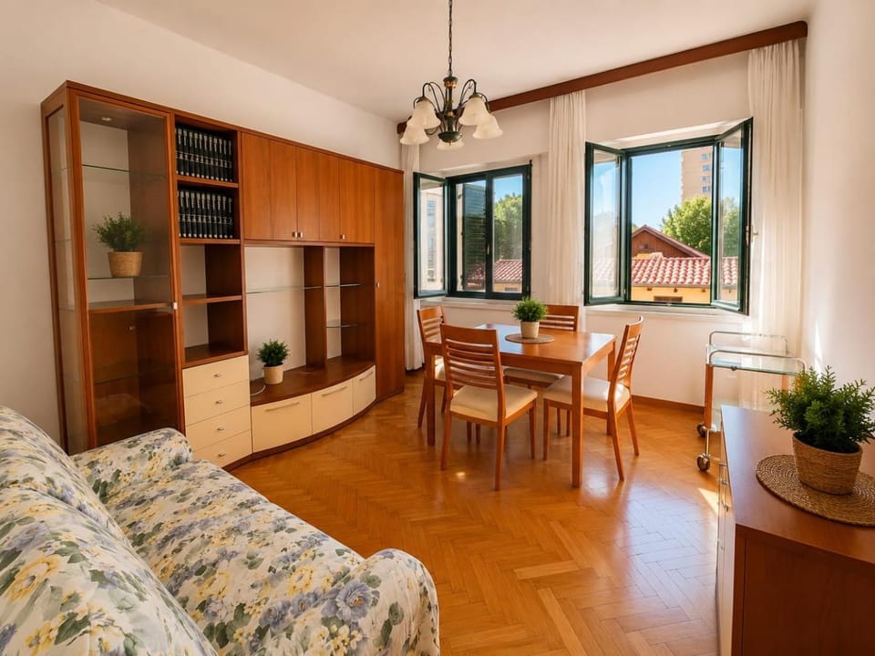 Living room, Photo of the whole room, Seating area