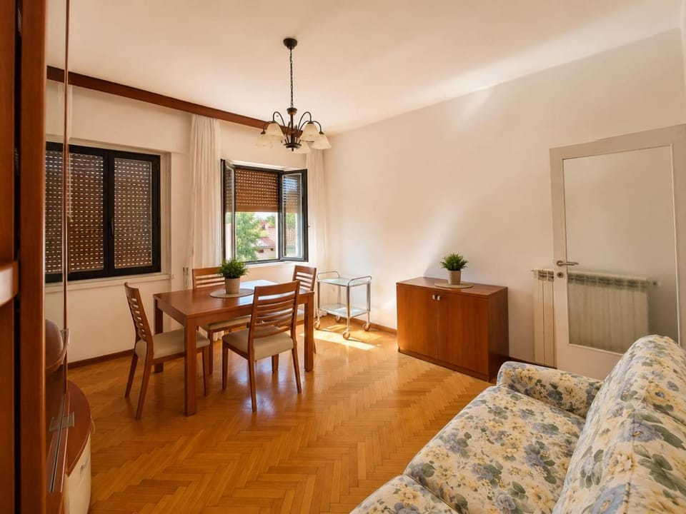 Living room, Photo of the whole room, Seating area