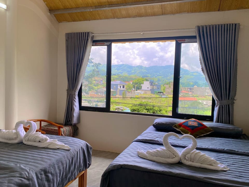 Bedroom, Mountain view
