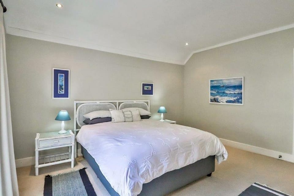 Beautiful Beach Breakaway House in Hermanus