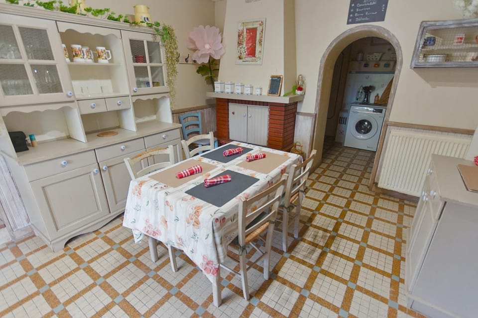 Dining area, Meals