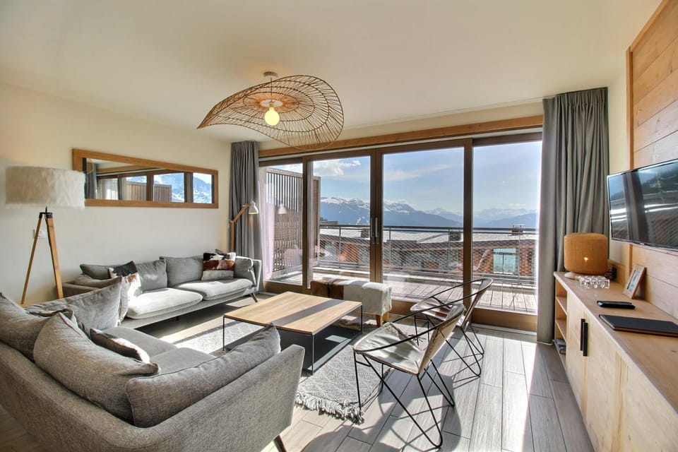 Day, Natural landscape, TV and multimedia, View (from property/room), Balcony/Terrace, Living room, Mountain view, Time of day, Parking, internet
