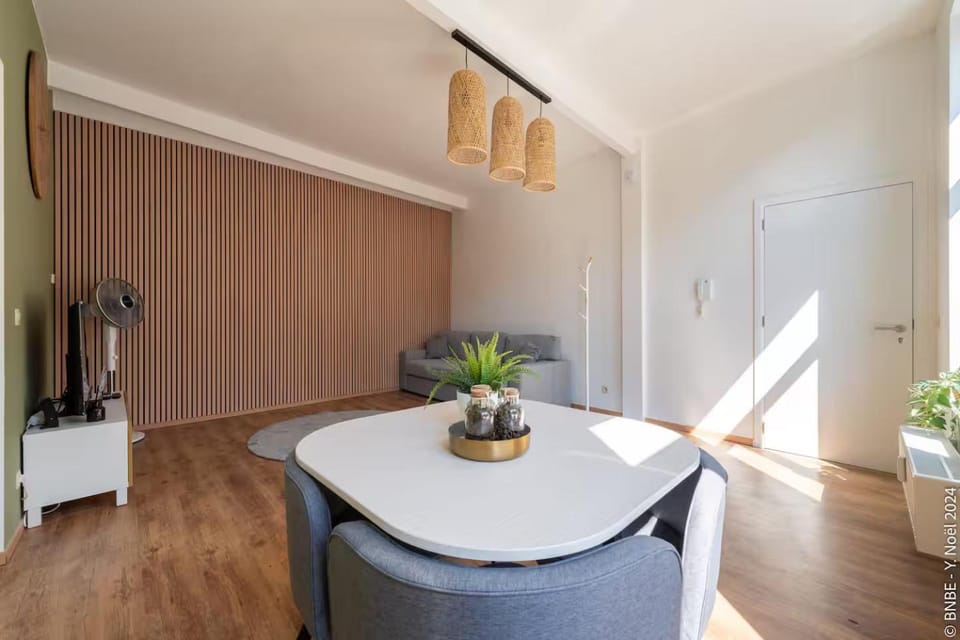 Kitchen or kitchenette, Living room, Seating area, Dining area, internet