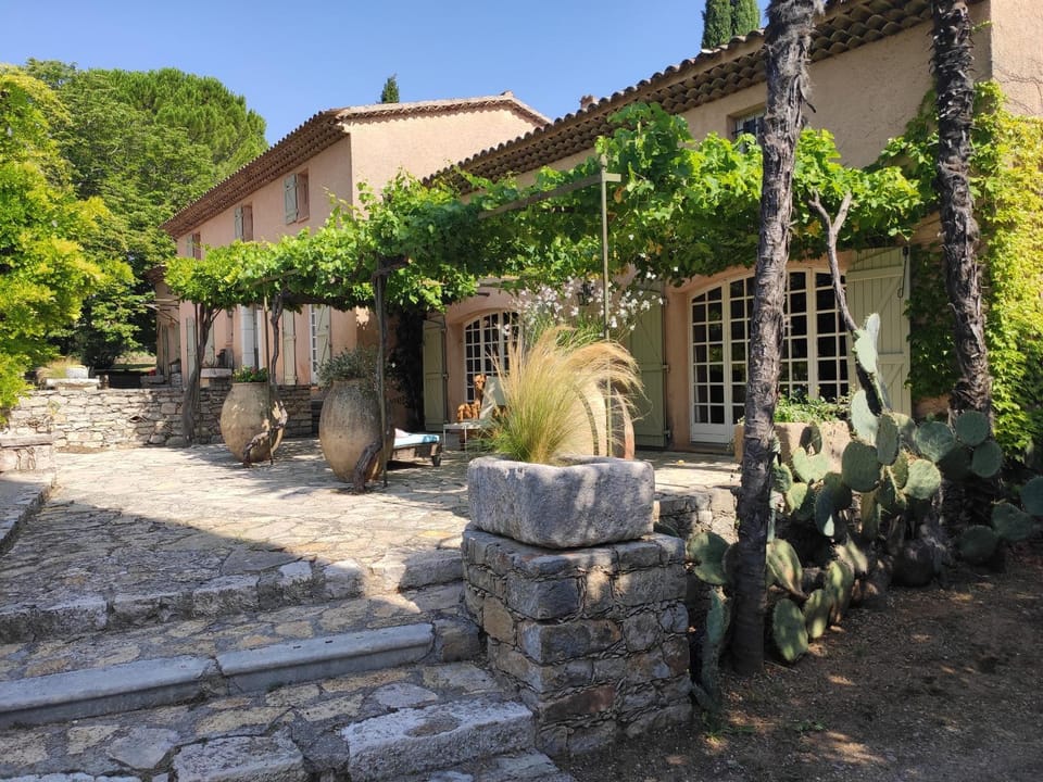 Maison de caractère en provence avec piscine et Tennis Villa in Lorgues