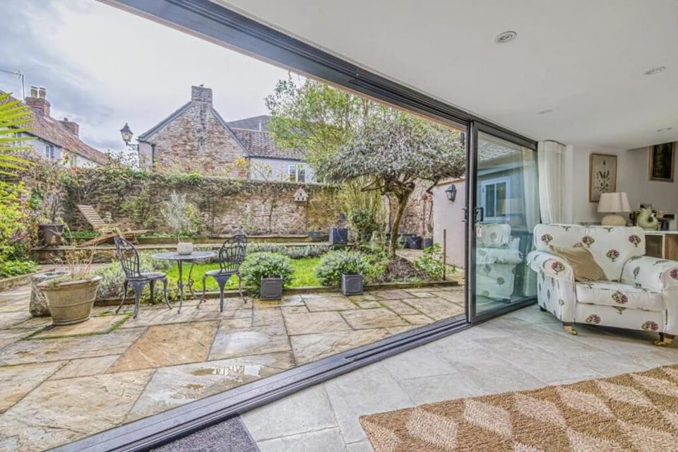 Historic Cottage - Walled Garden - Central Wells Villa in Mendip District
