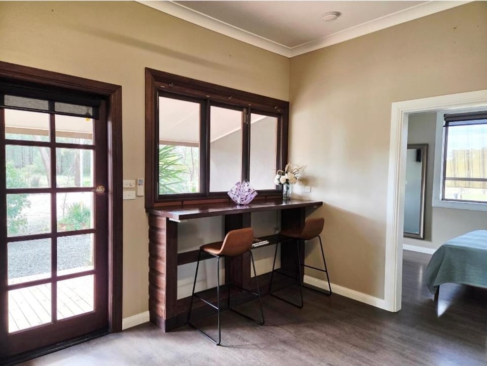 Regal Estate Guest Cottage Bed and Breakfast in West Wyalong