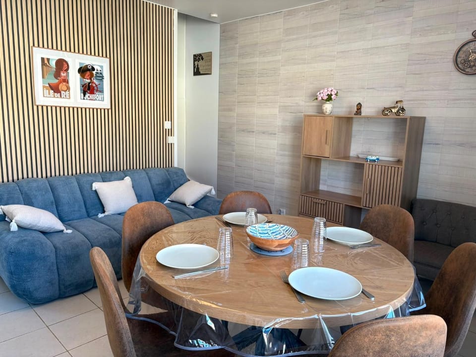 Living room, Dining area