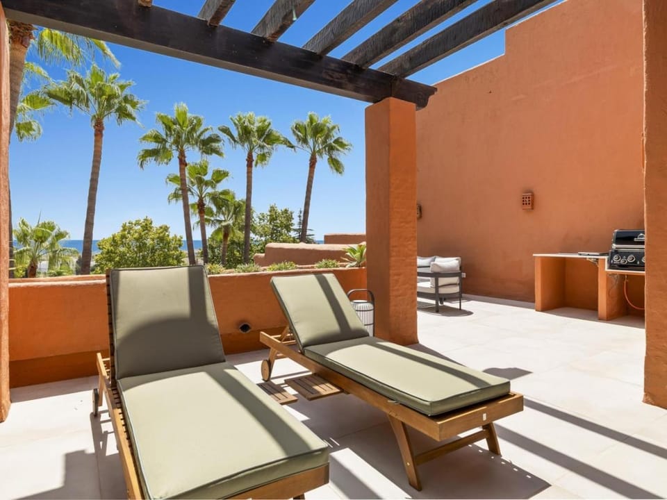 BBQ facilities, View (from property/room), Balcony/Terrace, sunbed