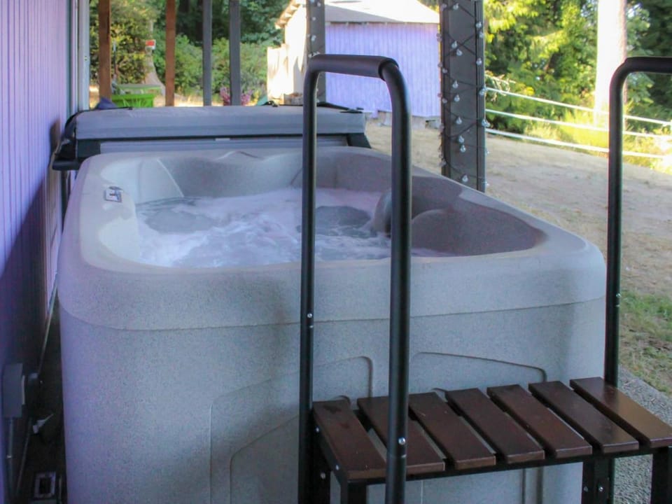 Lavender Oceanview Retreat Apartment in Bainbridge Island