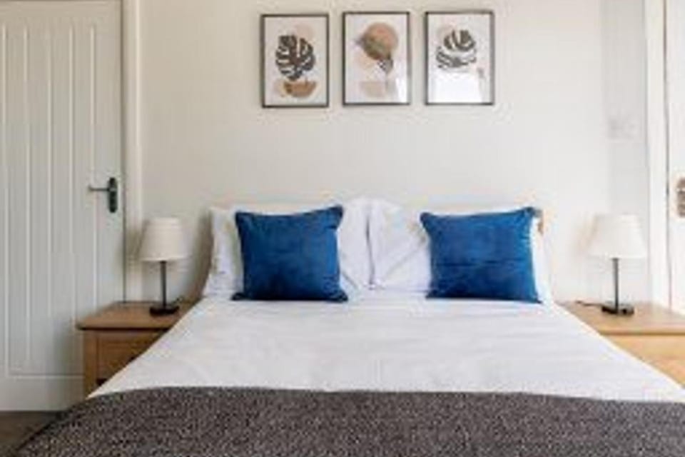 House - Sleeps 6 - Parking - Central Location House in Darlington
