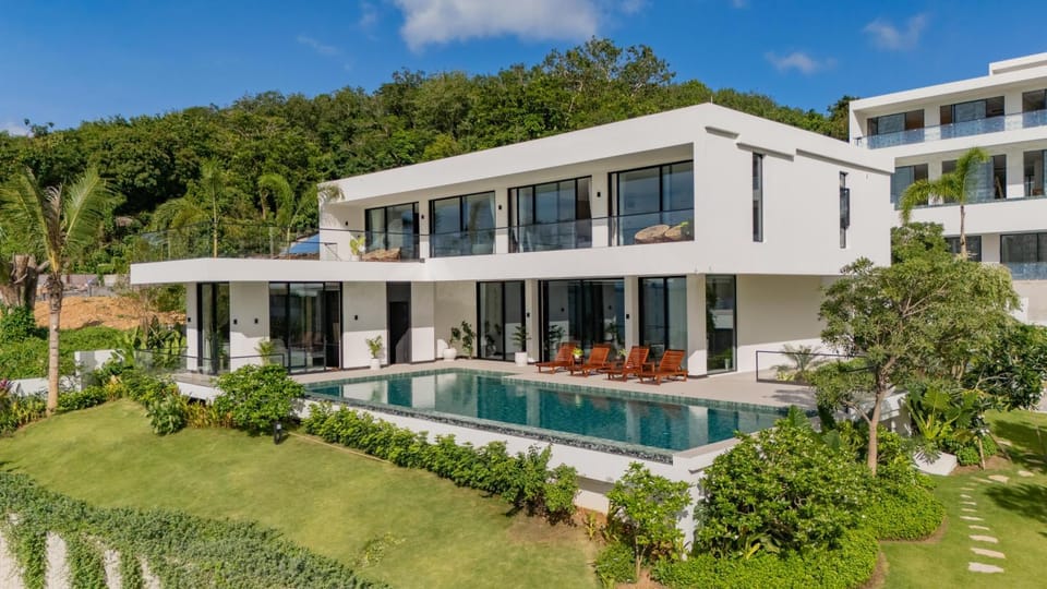 Property building, Day, Garden, Pool view, Swimming pool