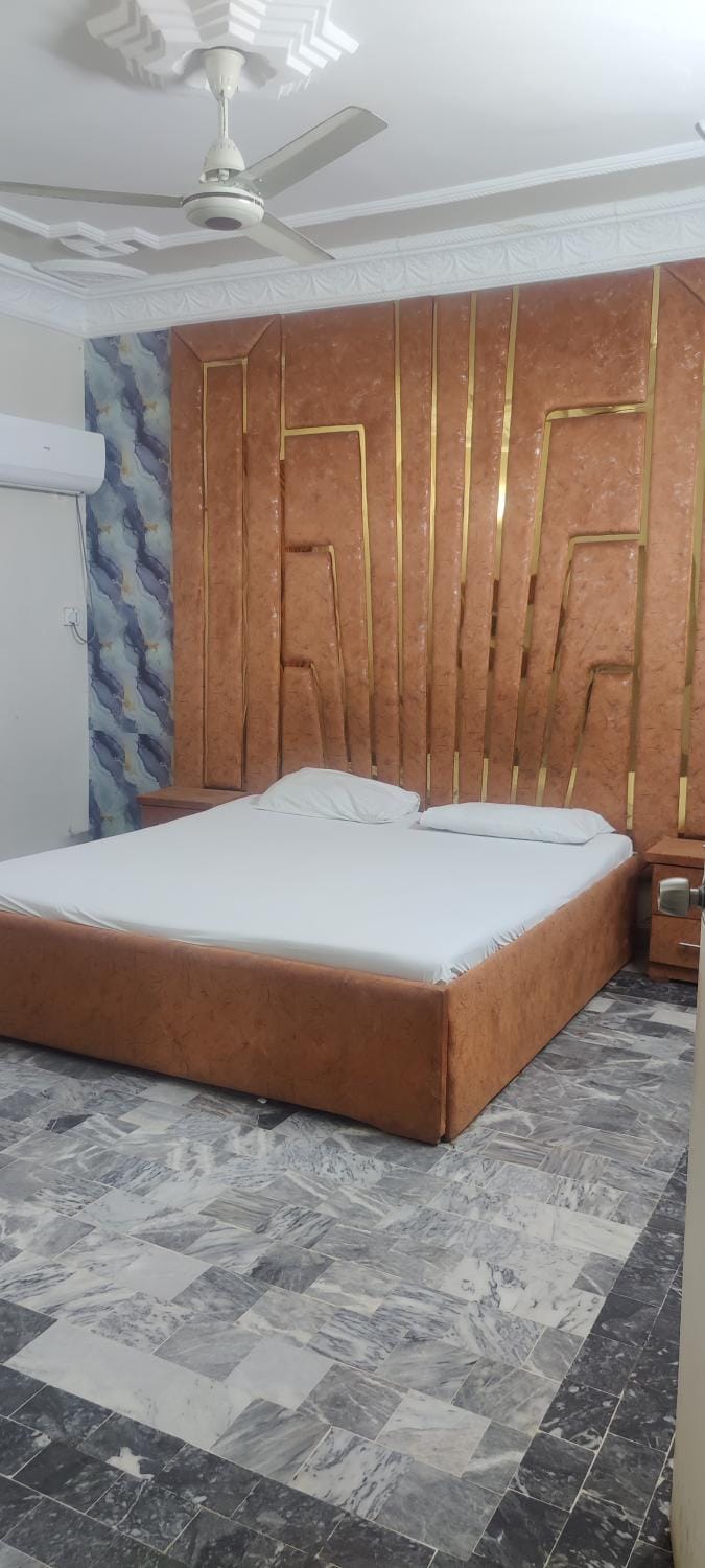 Decent Guest House Bed and Breakfast in Karachi