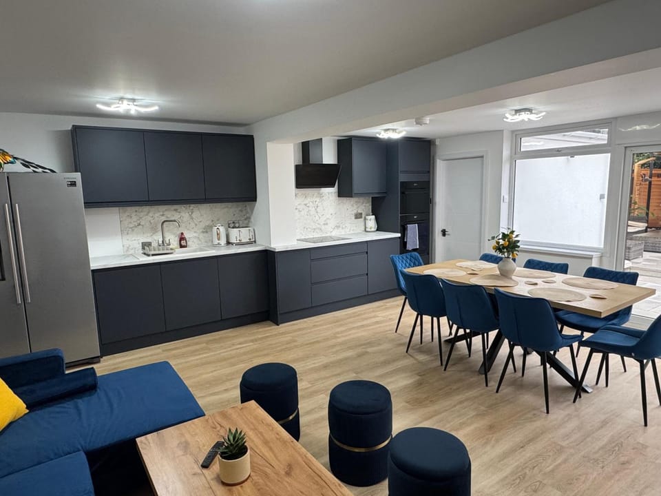 Living room, Seating area, Dining area, oven, pet friendly, kitchen