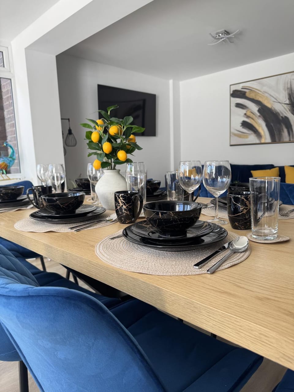 Decorative detail, Seating area, Dining area