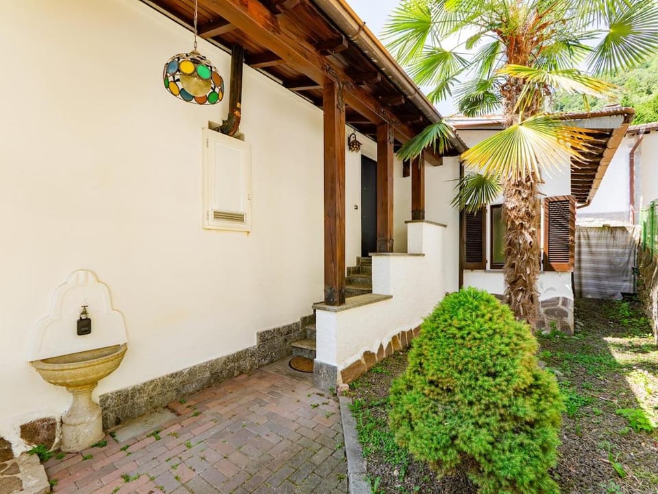 Musso Lake Como, Lake View, BBQ Area & Plenty of Space House in Province of Lecco