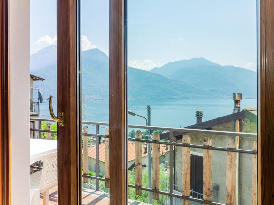 Musso Lake Como, Lake View, BBQ Area & Plenty of Space House in Province of Lecco
