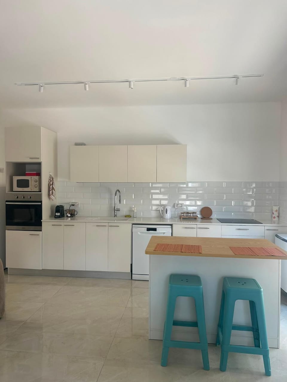Kitchen or kitchenette, dishwasher
