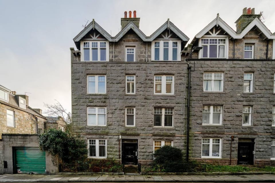1-Bed Flat Near Union St & Union Square Apartment in Aberdeen
