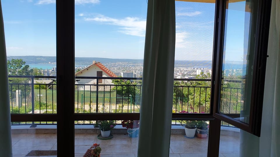 View (from property/room), City view, Lake view, Sea view