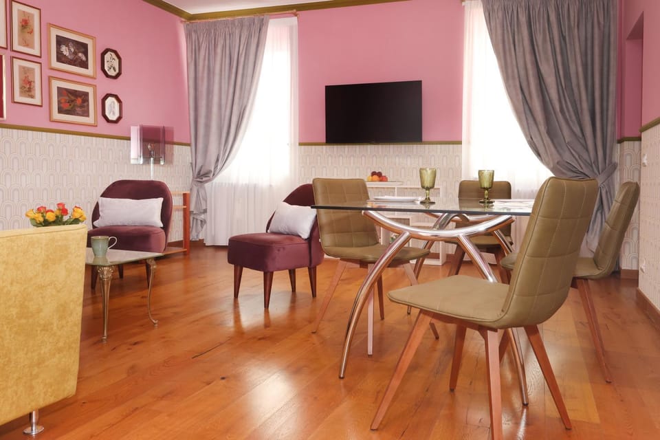 TV and multimedia, Living room, Dining area