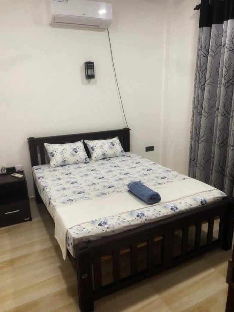 Bed, Photo of the whole room, Bedroom, towels, air conditioner