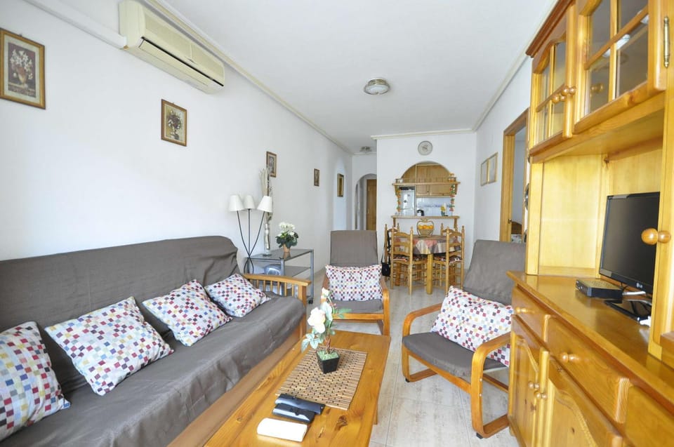 Communal lounge/ TV room, TV and multimedia, Seating area, Dining area, Evening entertainment, air conditioner