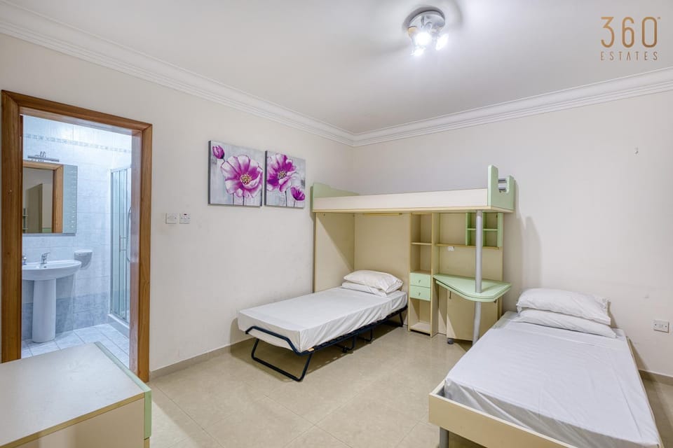 Bed, Bathroom, Photo of the whole room, Bedroom, towels
