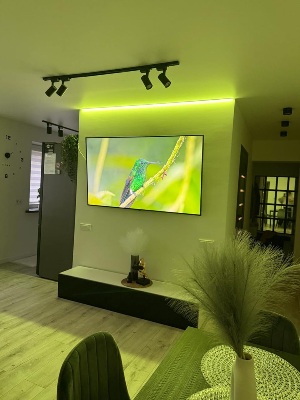 Communal lounge/ TV room, TV and multimedia, Living room, Seating area, Evening entertainment