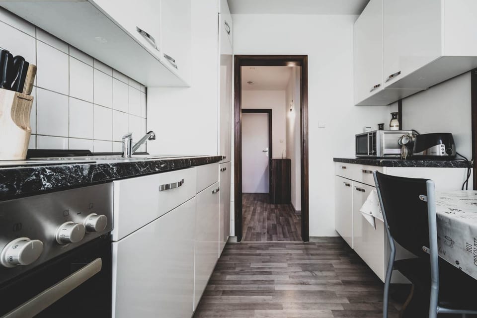 Coffee/tea facilities, Kitchen or kitchenette, microwave, oven