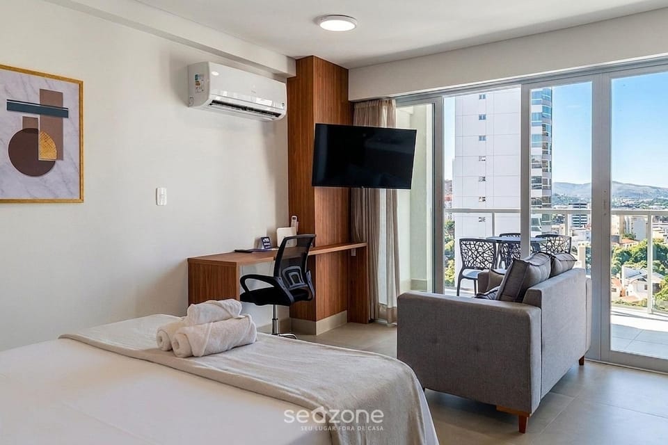 Bed, TV and multimedia, Balcony/Terrace, Living room, Bedroom, City view