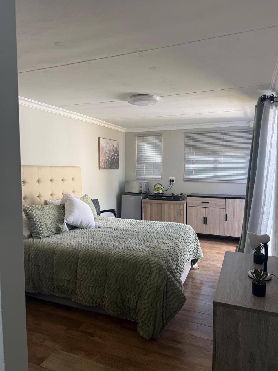 Bed, Kitchen or kitchenette, Photo of the whole room, Bedroom