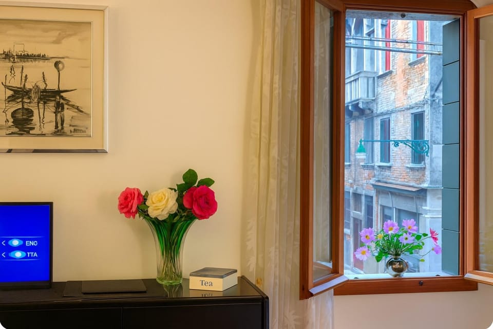 TV and multimedia, Decorative detail