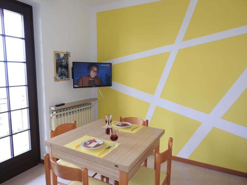 TV and multimedia, Kitchen or kitchenette, Living room, Lake view