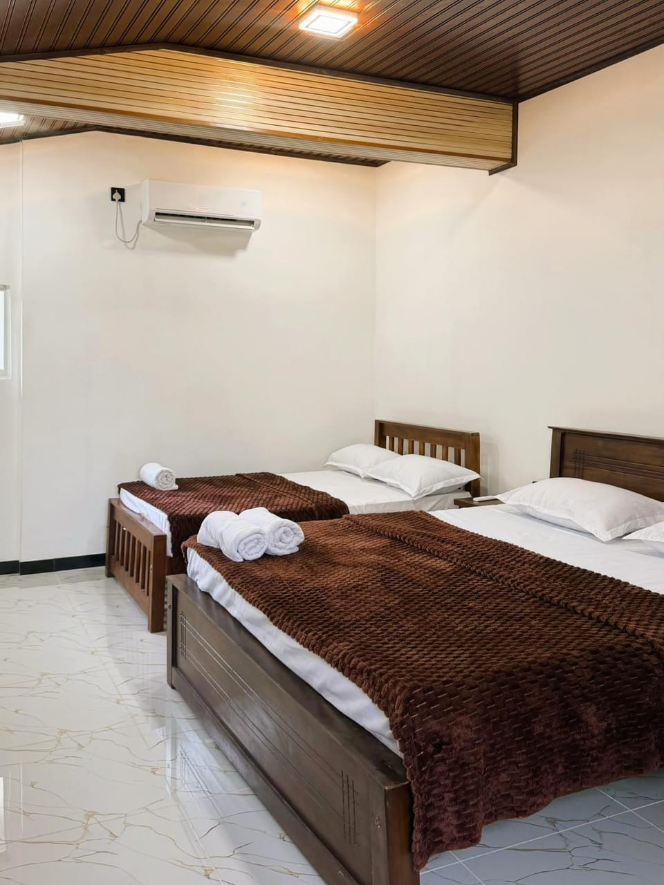 Bed, Photo of the whole room, Bedroom, towels, air conditioner