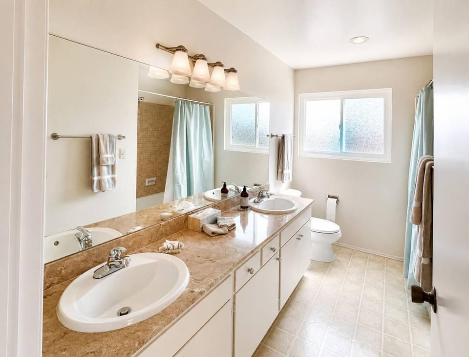 80's Member Only Speakeasy Estate - 5 BD - AC House in Pacific Beach