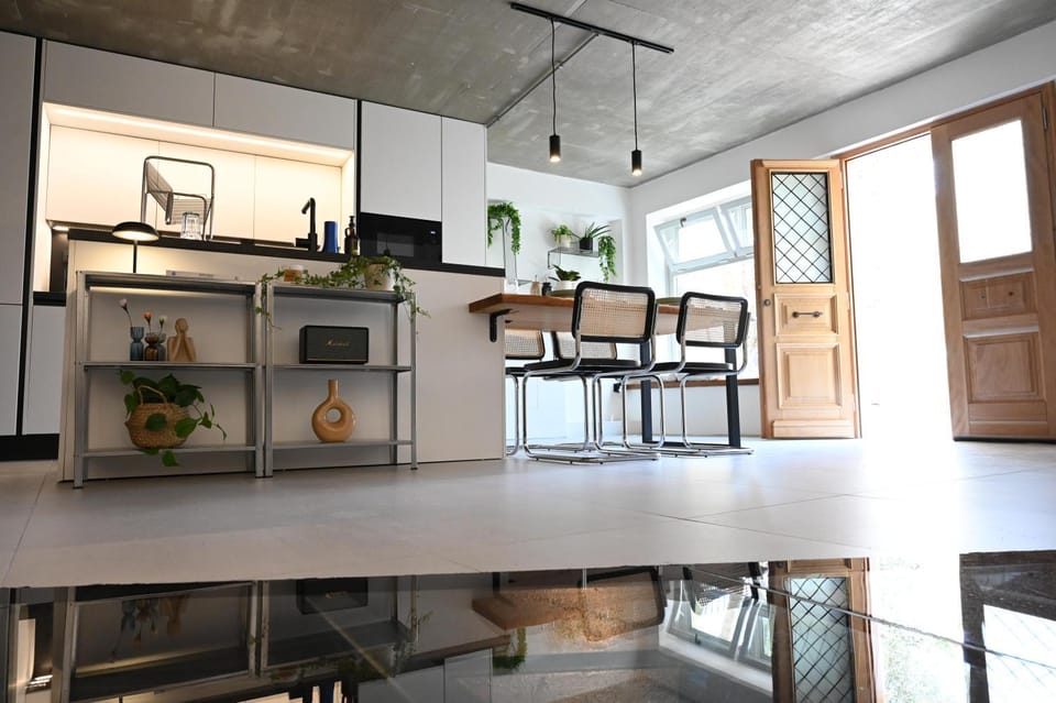 Kitchen or kitchenette, Seating area, Dining area