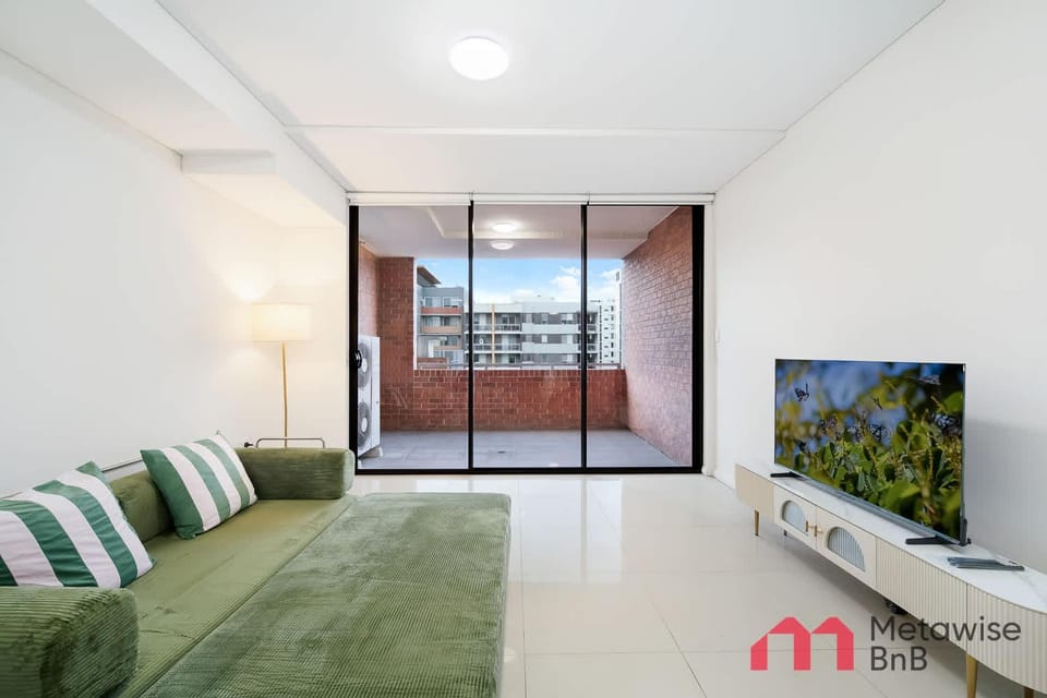 MetaWiseBnB 2BR Near Airport Parking Sleeps 6 Apartment in Mascot