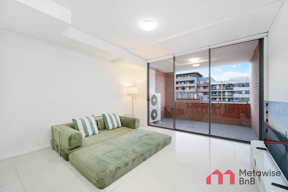 MetaWiseBnB 2BR Near Airport Parking Sleeps 6 Apartment in Mascot