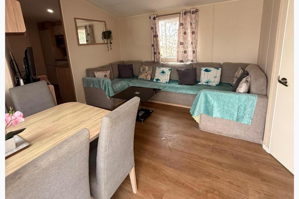 4-Bed Static in Great Yarmouth House in Broadland District