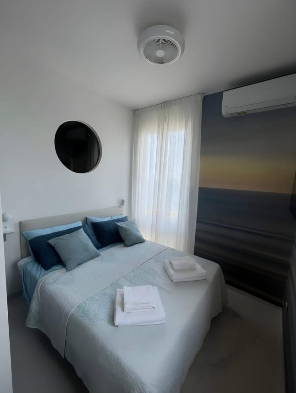 Bed, Bedroom, air conditioner