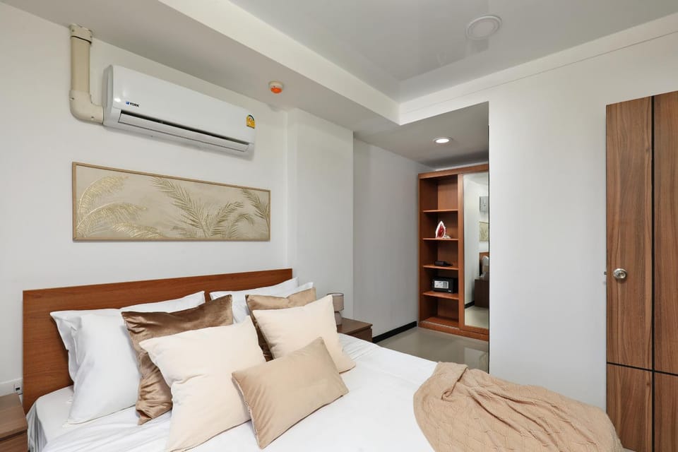 Bed, Living room, Bedroom
