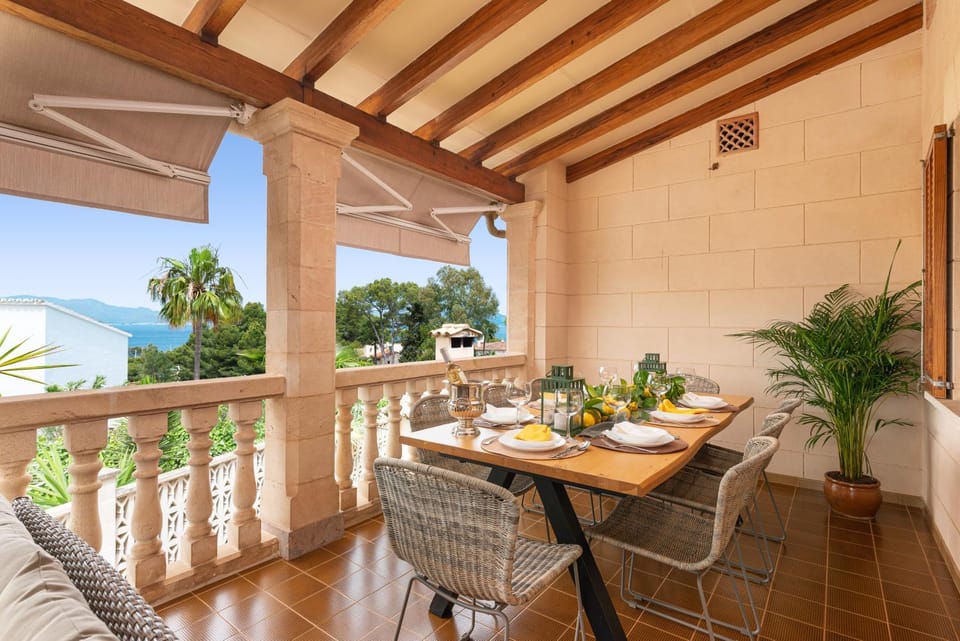 Natural landscape, Balcony/Terrace, Dining area, Sea view