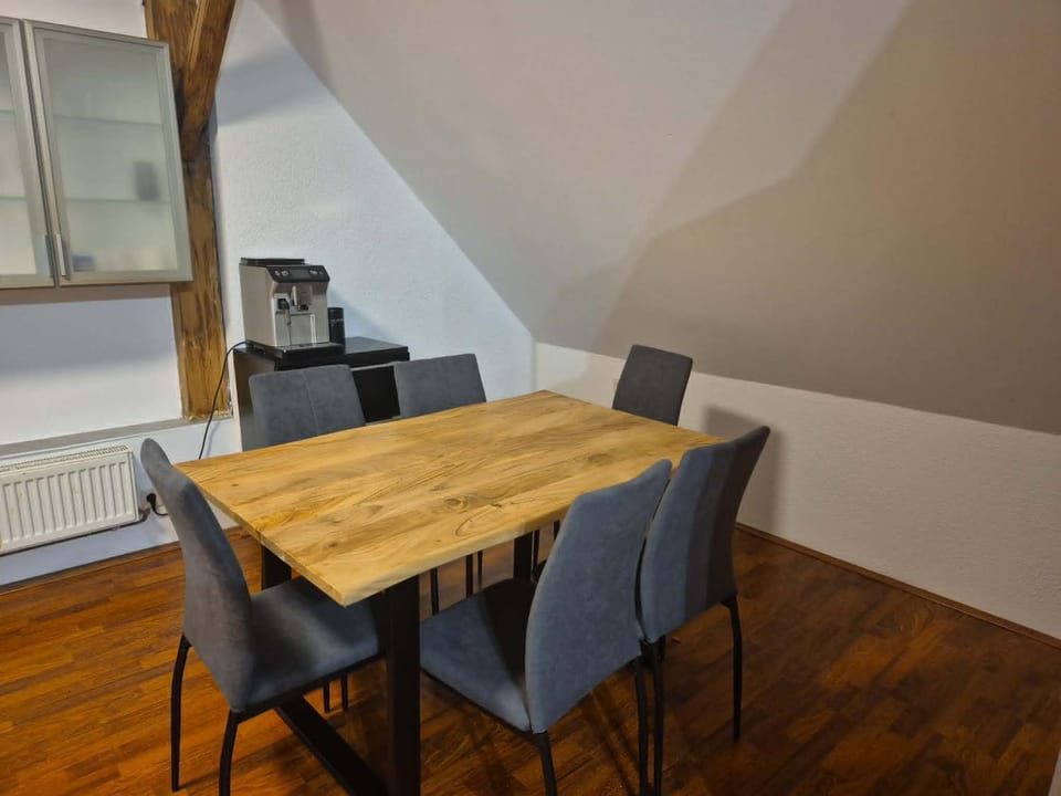 Seating area, Dining area